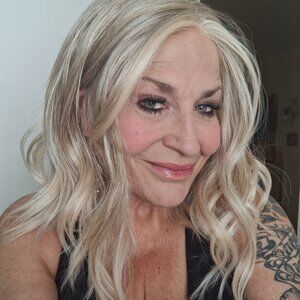 CHELSEY SMITH, KRISTEN ROOTED BLONDE